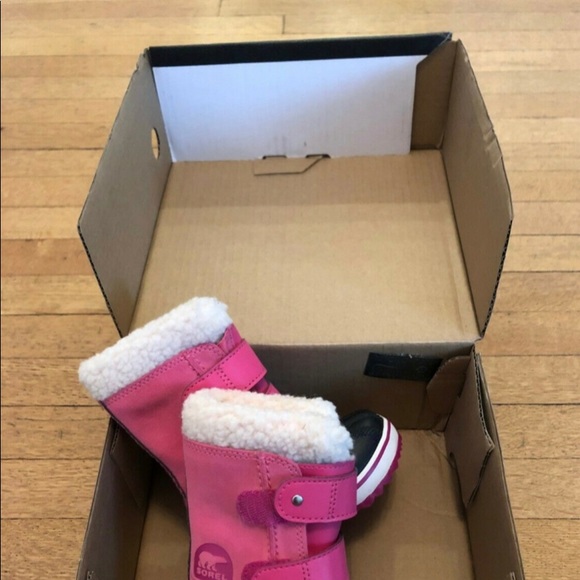 Sorel, Toddler Girls, Size 4 Winter Boot - Picture 2 of 3